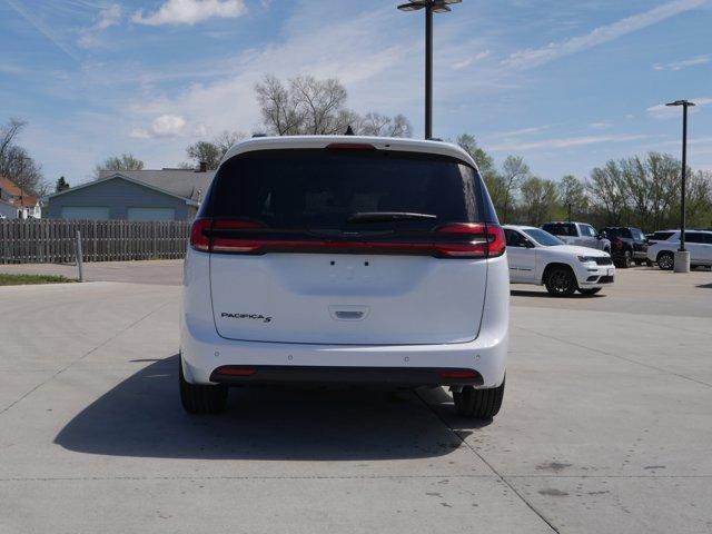 new 2024 Chrysler Pacifica car, priced at $38,596