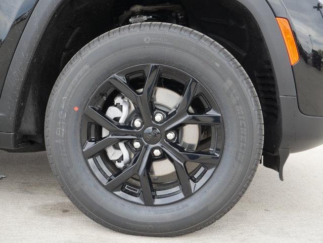 new 2025 Jeep Grand Cherokee car, priced at $41,051