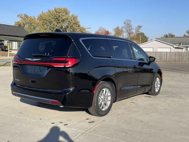 new 2025 Chrysler Pacifica car, priced at $44,296