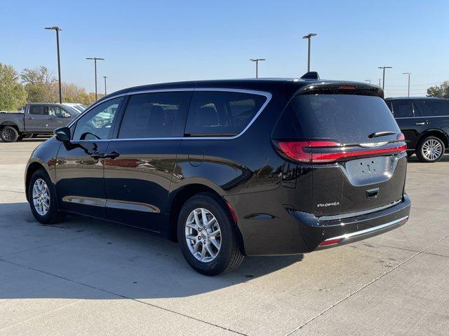 new 2025 Chrysler Pacifica car, priced at $44,296