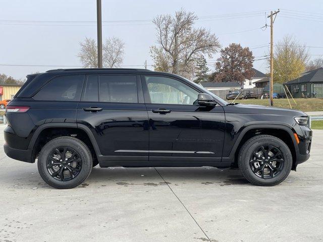 new 2025 Jeep Grand Cherokee car, priced at $40,040