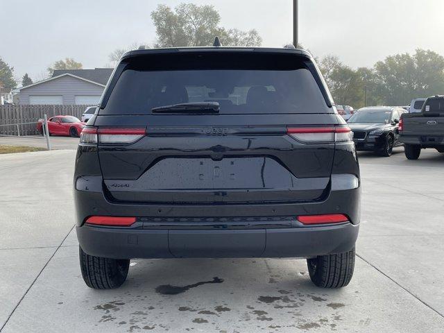 new 2025 Jeep Grand Cherokee car, priced at $40,040