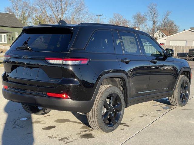 new 2025 Jeep Grand Cherokee car, priced at $44,676