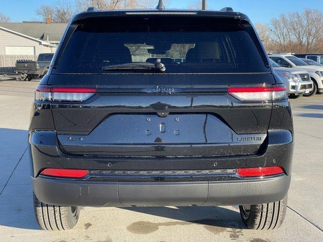 new 2025 Jeep Grand Cherokee car, priced at $44,676