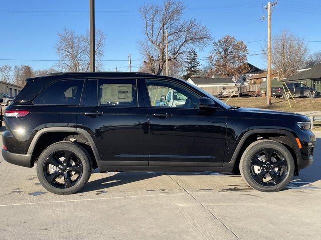 new 2025 Jeep Grand Cherokee car, priced at $44,676