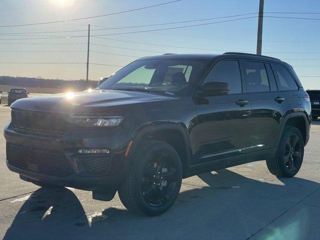 new 2025 Jeep Grand Cherokee car, priced at $44,676