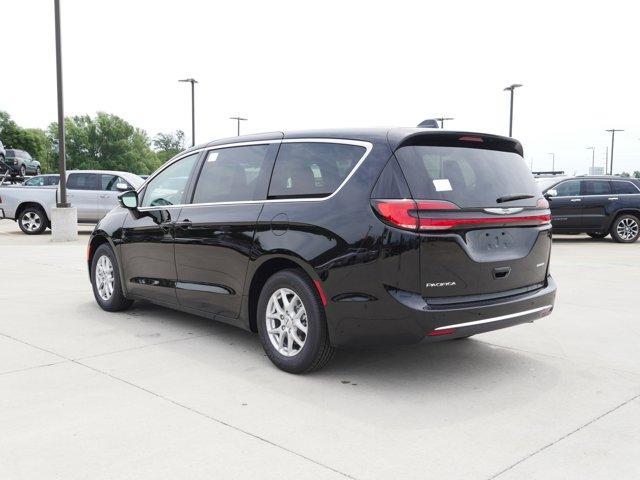 new 2024 Chrysler Pacifica car, priced at $41,829