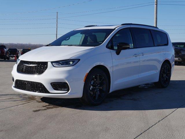 new 2024 Chrysler Pacifica car, priced at $47,331