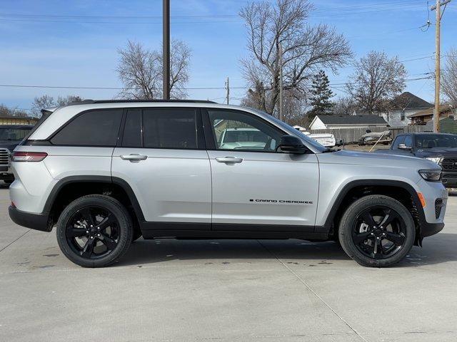 new 2025 Jeep Grand Cherokee car, priced at $42,215