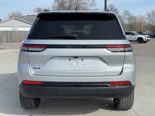 new 2025 Jeep Grand Cherokee car, priced at $42,215