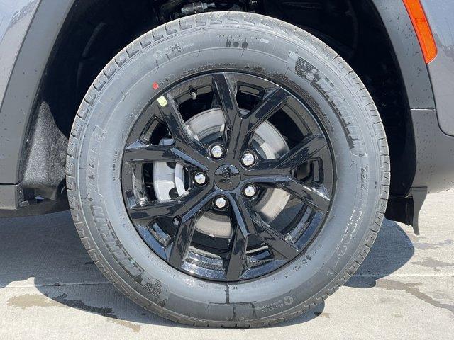 new 2025 Jeep Grand Cherokee car, priced at $41,051
