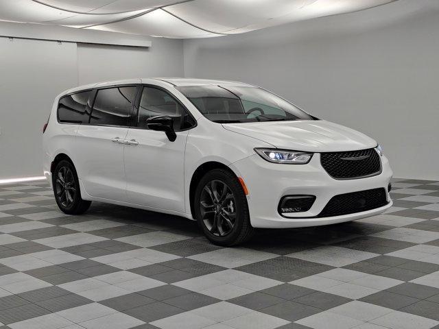 new 2026 Chrysler Pacifica car, priced at $40,641
