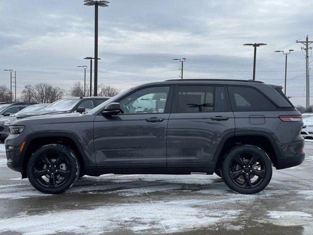 new 2025 Jeep Grand Cherokee car, priced at $44,676