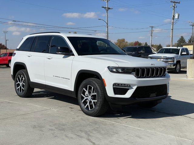 new 2025 Jeep Grand Cherokee car, priced at $40,912