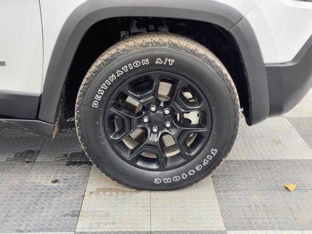 used 2022 Jeep Cherokee car, priced at $22,188