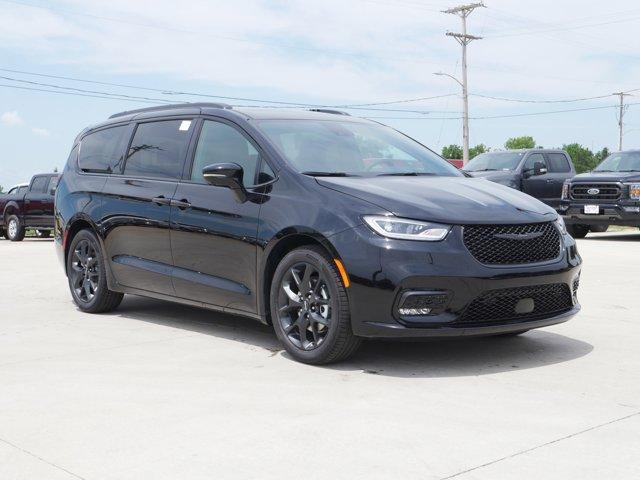 new 2024 Chrysler Pacifica car, priced at $44,332