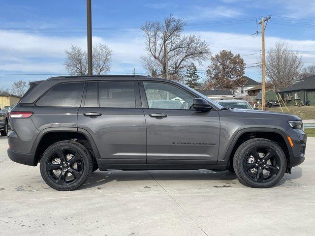 new 2025 Jeep Grand Cherokee car, priced at $40,412