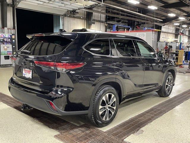 used 2022 Toyota Highlander car, priced at $34,988