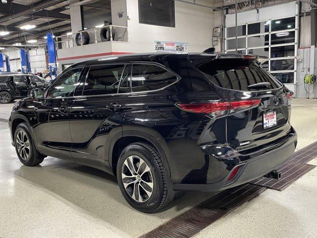 used 2022 Toyota Highlander car, priced at $34,988