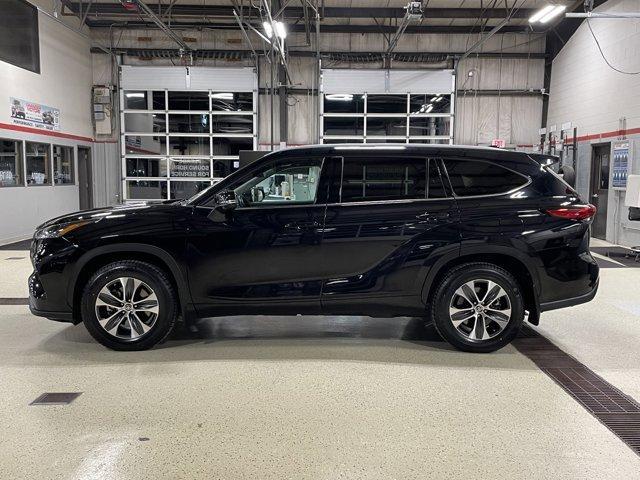 used 2022 Toyota Highlander car, priced at $34,988