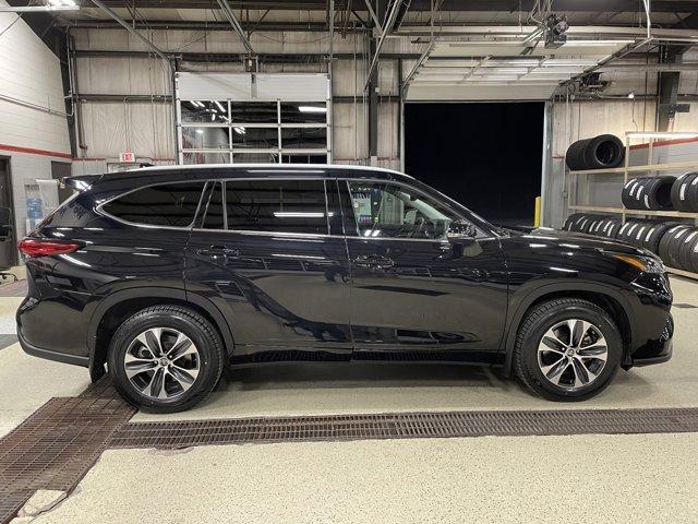 used 2022 Toyota Highlander car, priced at $34,988