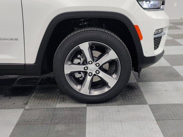 new 2025 Jeep Grand Cherokee car, priced at $48,229