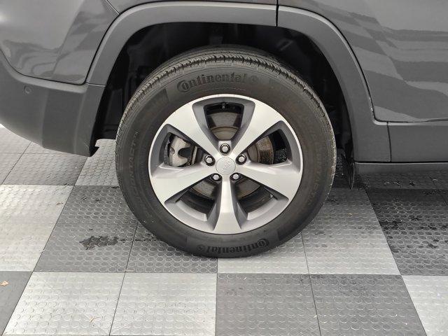used 2022 Jeep Cherokee car, priced at $25,588