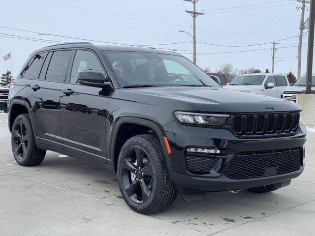 new 2025 Jeep Grand Cherokee car, priced at $44,676