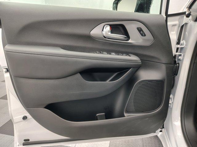 new 2026 Chrysler Pacifica car, priced at $40,093