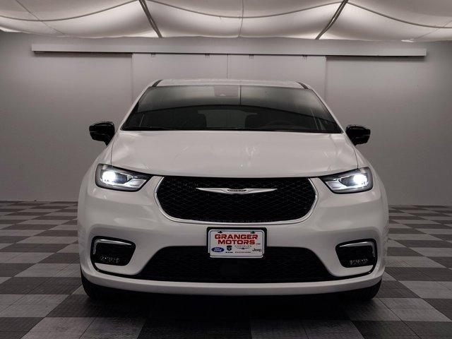 new 2026 Chrysler Pacifica car, priced at $40,093