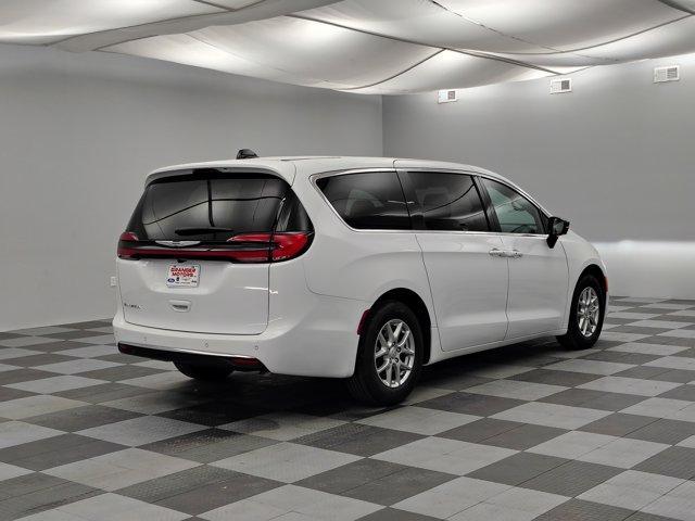 new 2026 Chrysler Pacifica car, priced at $40,093