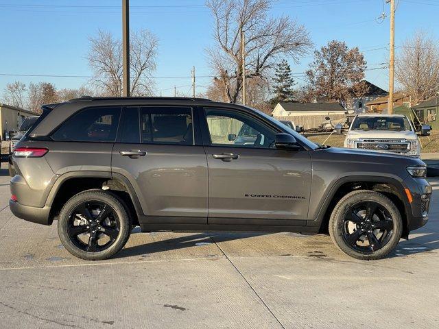 new 2025 Jeep Grand Cherokee car, priced at $45,542