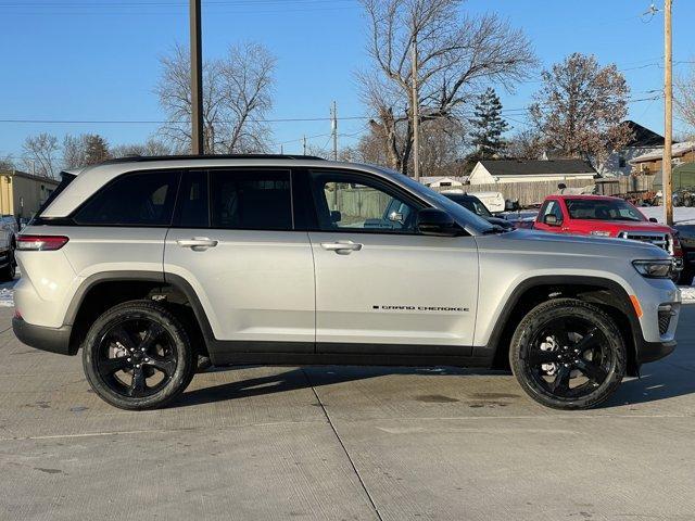 new 2025 Jeep Grand Cherokee car, priced at $43,626