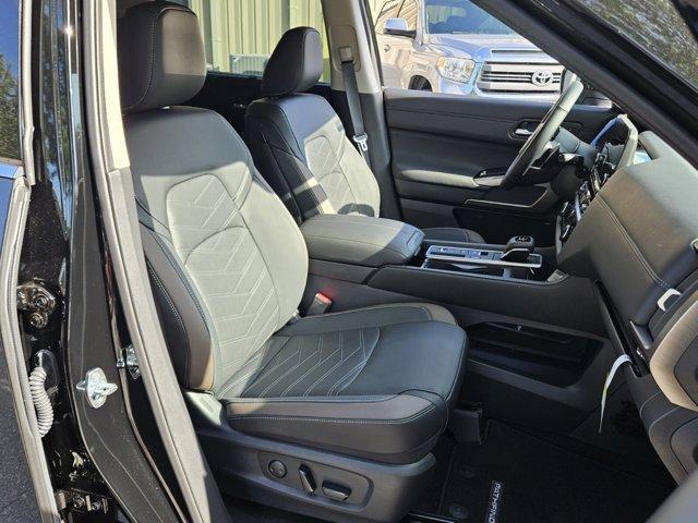 new 2025 Nissan Pathfinder car, priced at $49,011