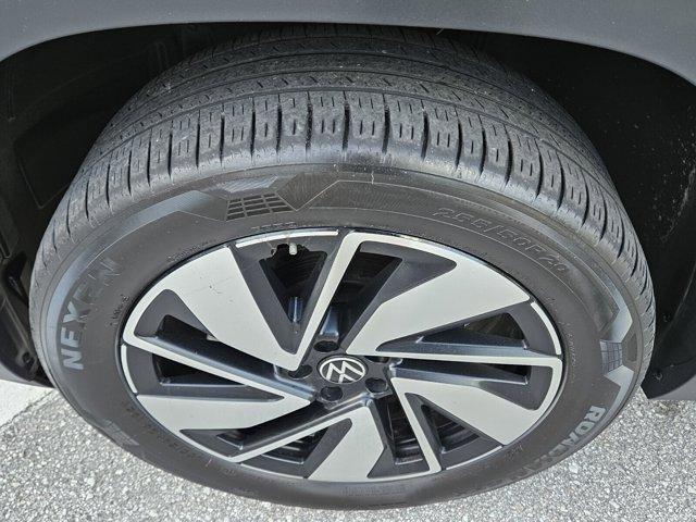 used 2024 Volkswagen Atlas car, priced at $32,888