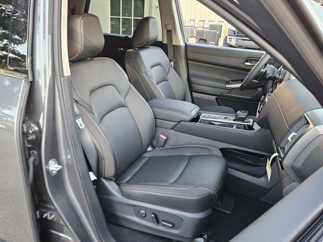 new 2025 Nissan Pathfinder car, priced at $41,026