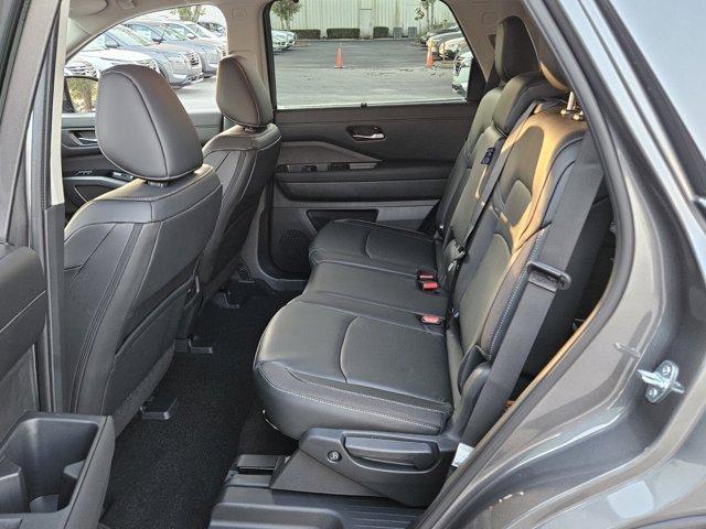 new 2025 Nissan Pathfinder car, priced at $41,026