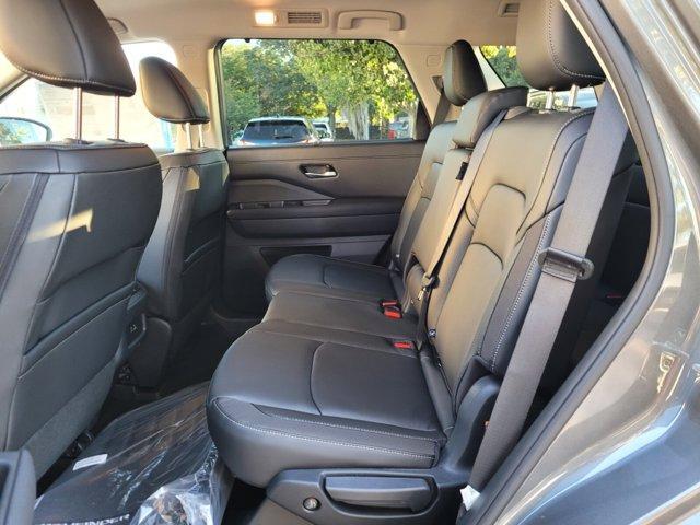 new 2025 Nissan Pathfinder car, priced at $39,367