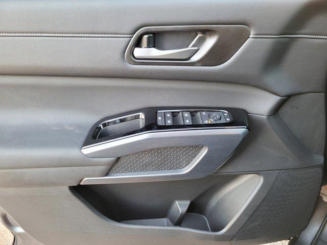 new 2025 Nissan Pathfinder car, priced at $39,367