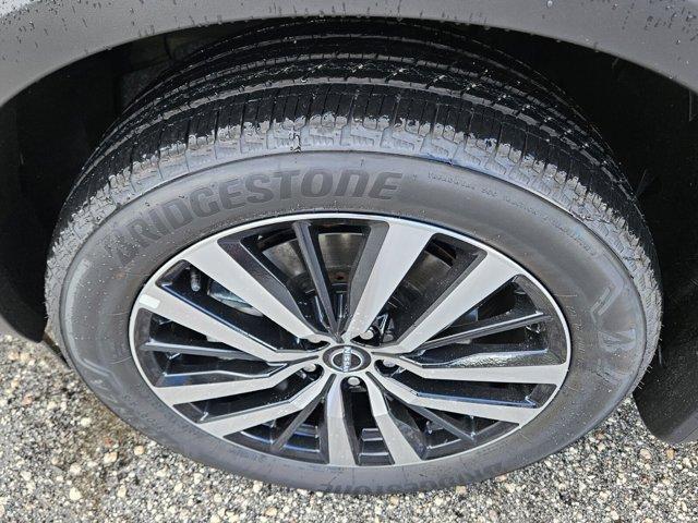 new 2025 Nissan Pathfinder car, priced at $48,019
