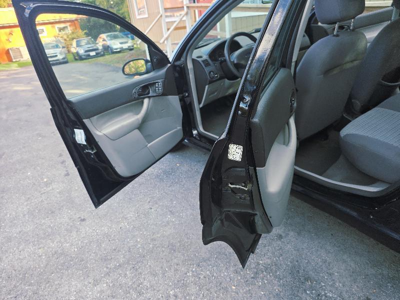 used 2007 Ford Focus car, priced at $4,100