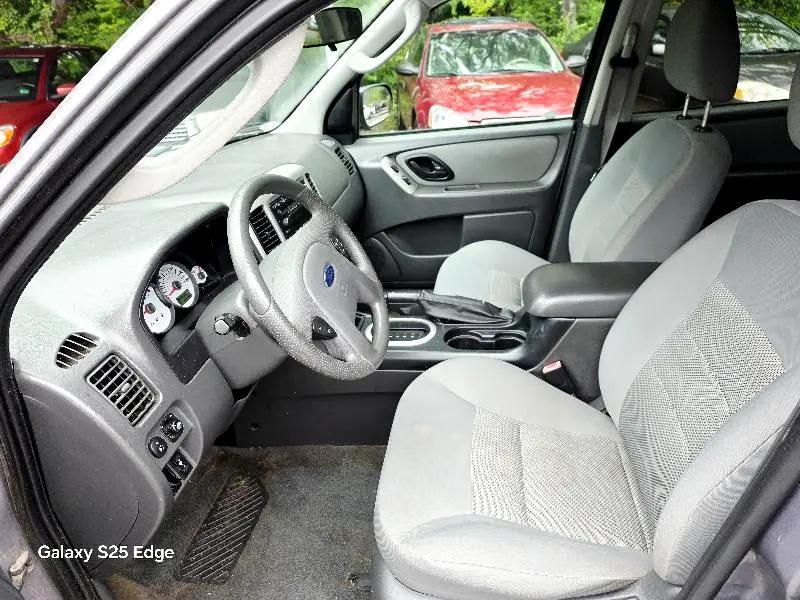 used 2007 Ford Escape car, priced at $3,900