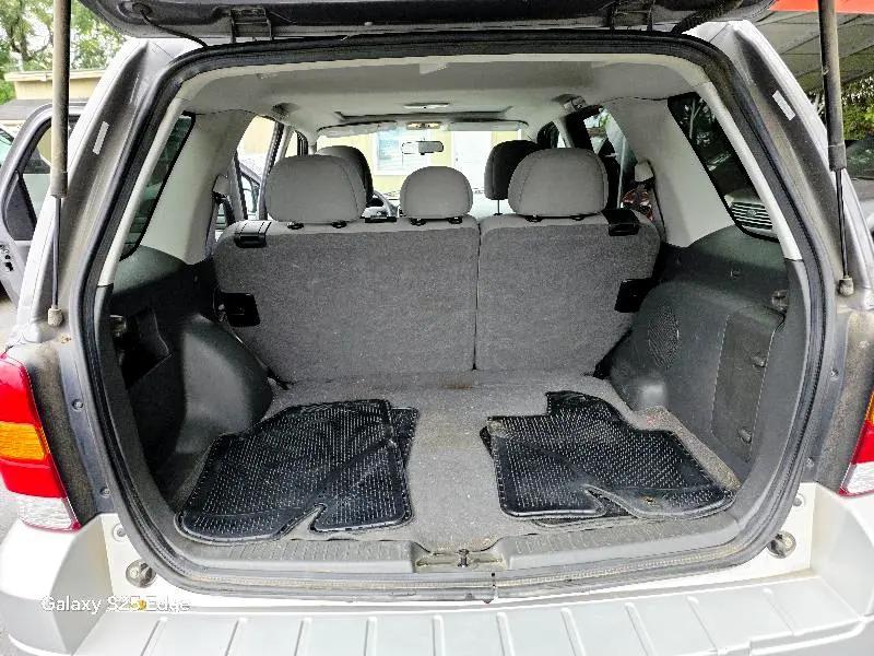 used 2007 Ford Escape car, priced at $3,900