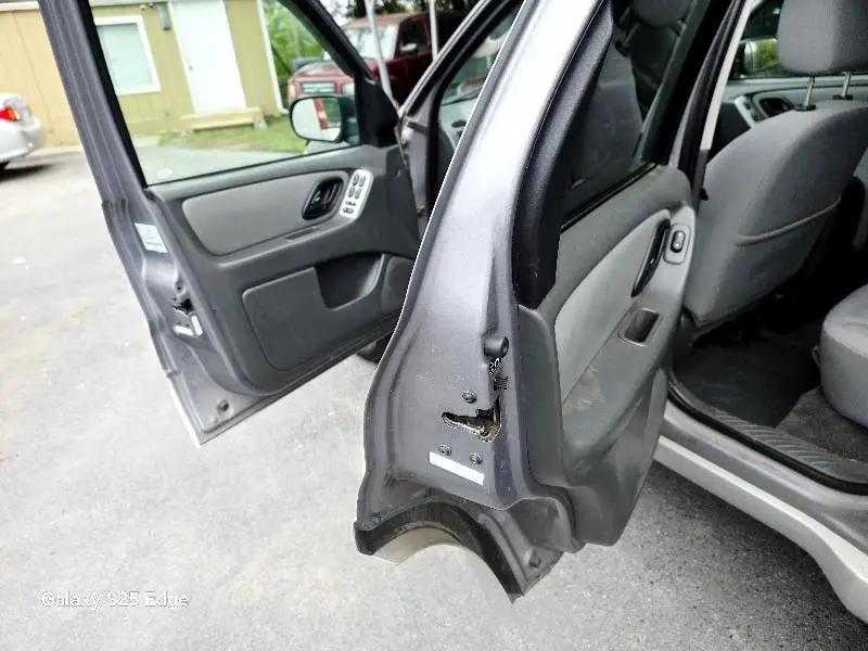 used 2007 Ford Escape car, priced at $3,900