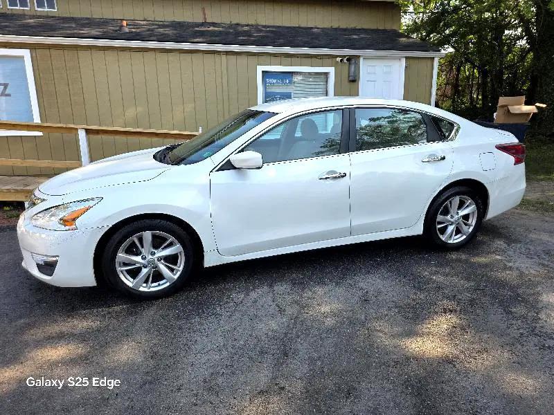 used 2013 Nissan Altima car, priced at $5,300