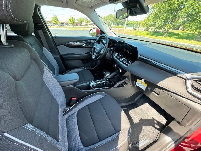 new 2025 Chevrolet TrailBlazer car, priced at $29,530