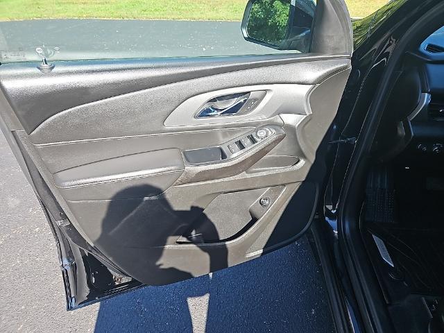 used 2023 Chevrolet Traverse car, priced at $31,686