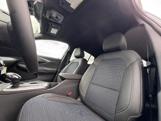new 2025 Buick Envista car, priced at $27,705