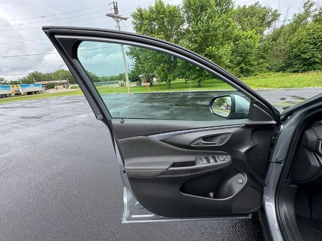 new 2025 Buick Envista car, priced at $27,705