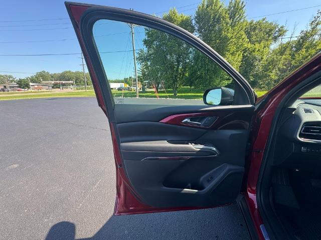 new 2025 Chevrolet Traverse car